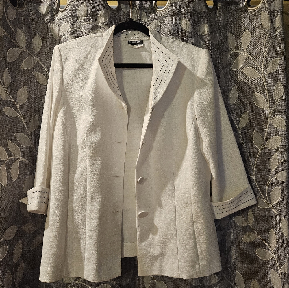 Leslie Fay White Blazer
